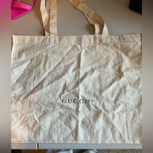 Gucci Canvas Bag has never been used